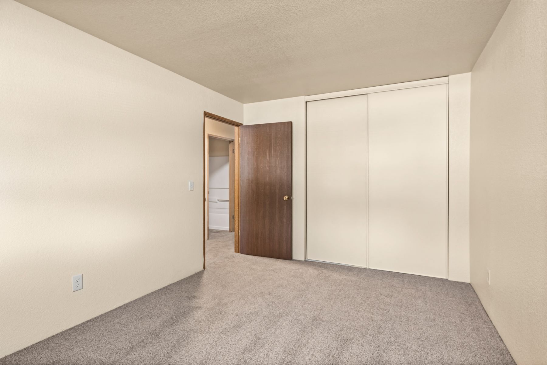 Meadowrock Apartments photo 2